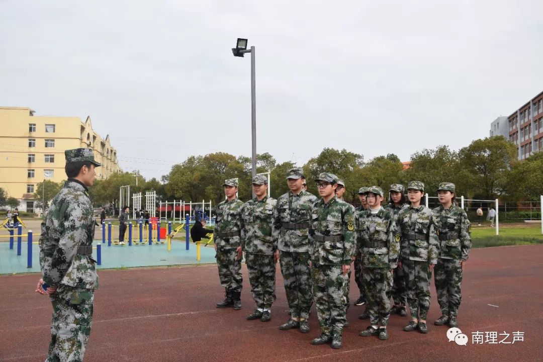 我校学生教官队诞生，为国防教育增色！ (图2)